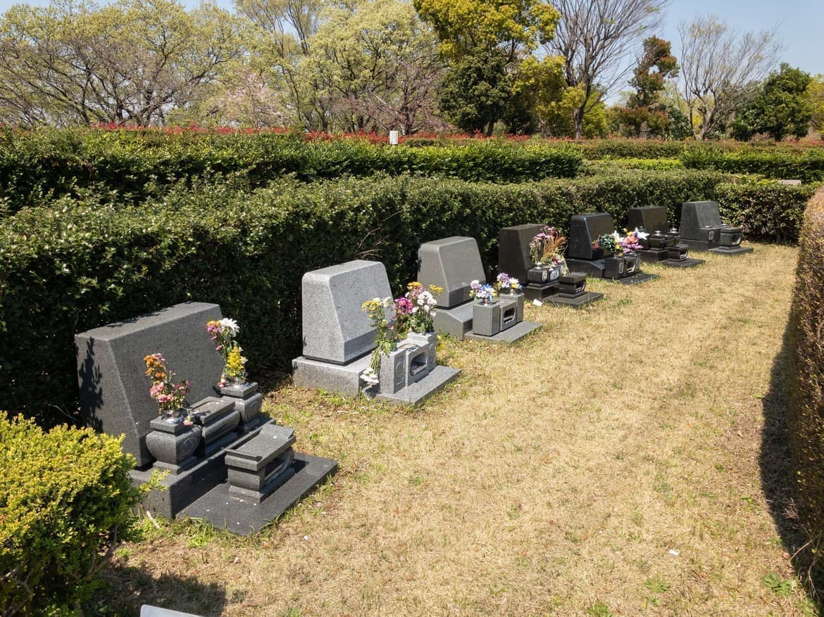 新座市営墓園：芝生墓所